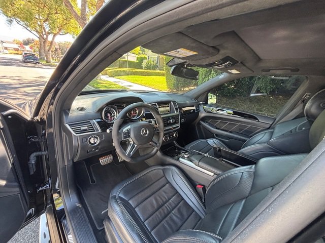 Used 2015 Mercedes-Benz ML 63 AMG 4MATIC w/ AMG Performance Package image 33