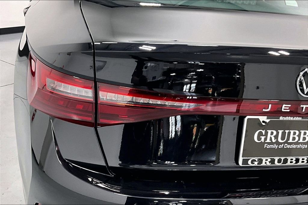 Used 2025 Volkswagen Jetta SE FWD image 38