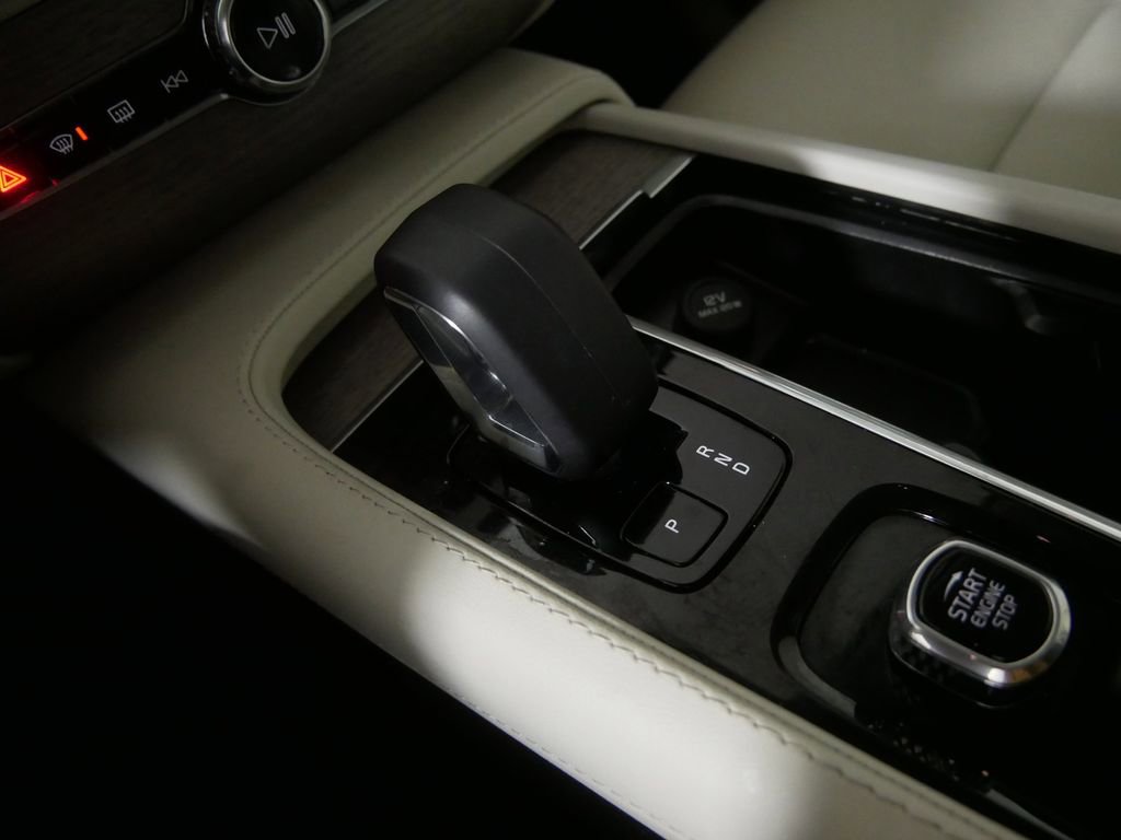 Used 2023 Volvo XC90 B6 Plus AWD/4WD image 29