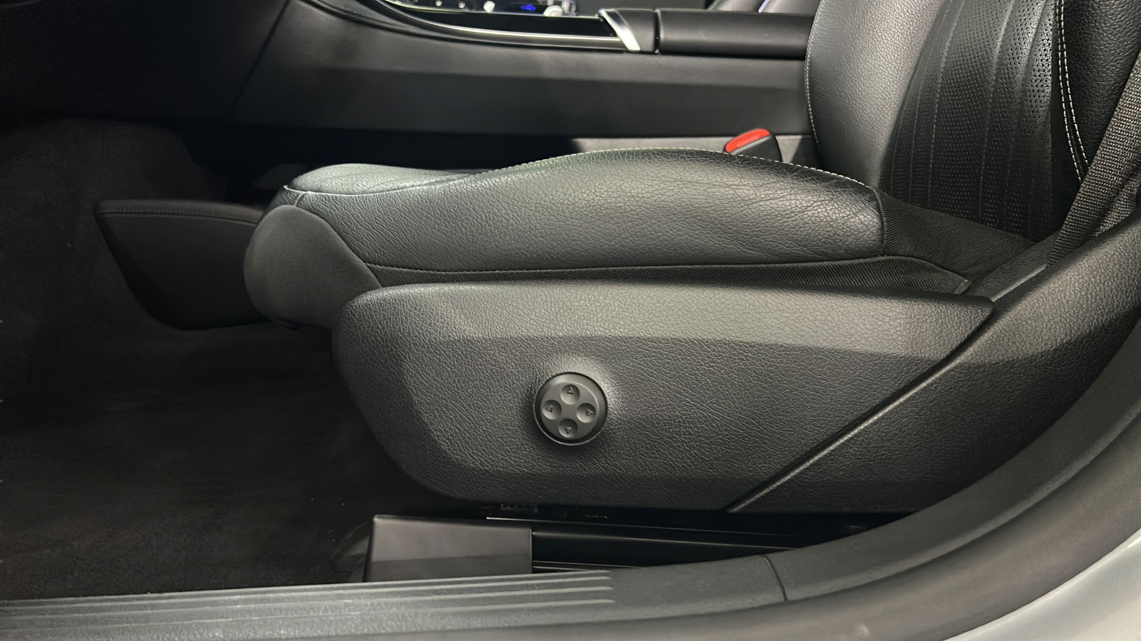 Certified 2023 Mercedes-Benz EQE 500 4MATIC Sedan image 14