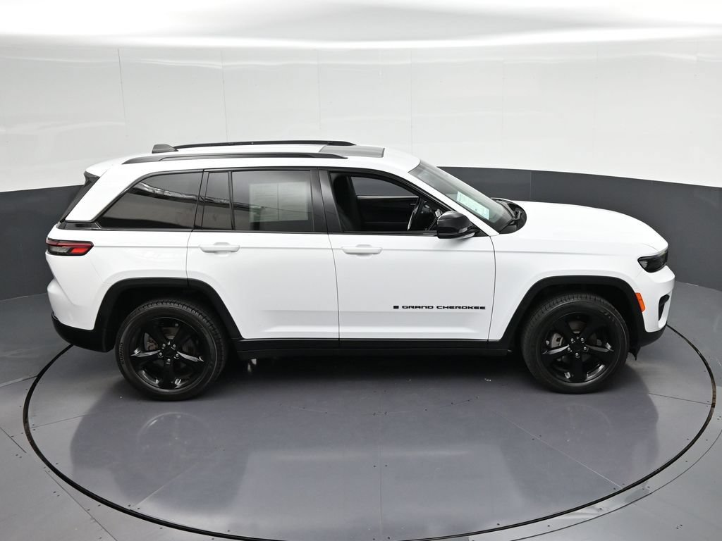 Used 2024 Jeep Grand Cherokee Altitude AWD/4WD image 22