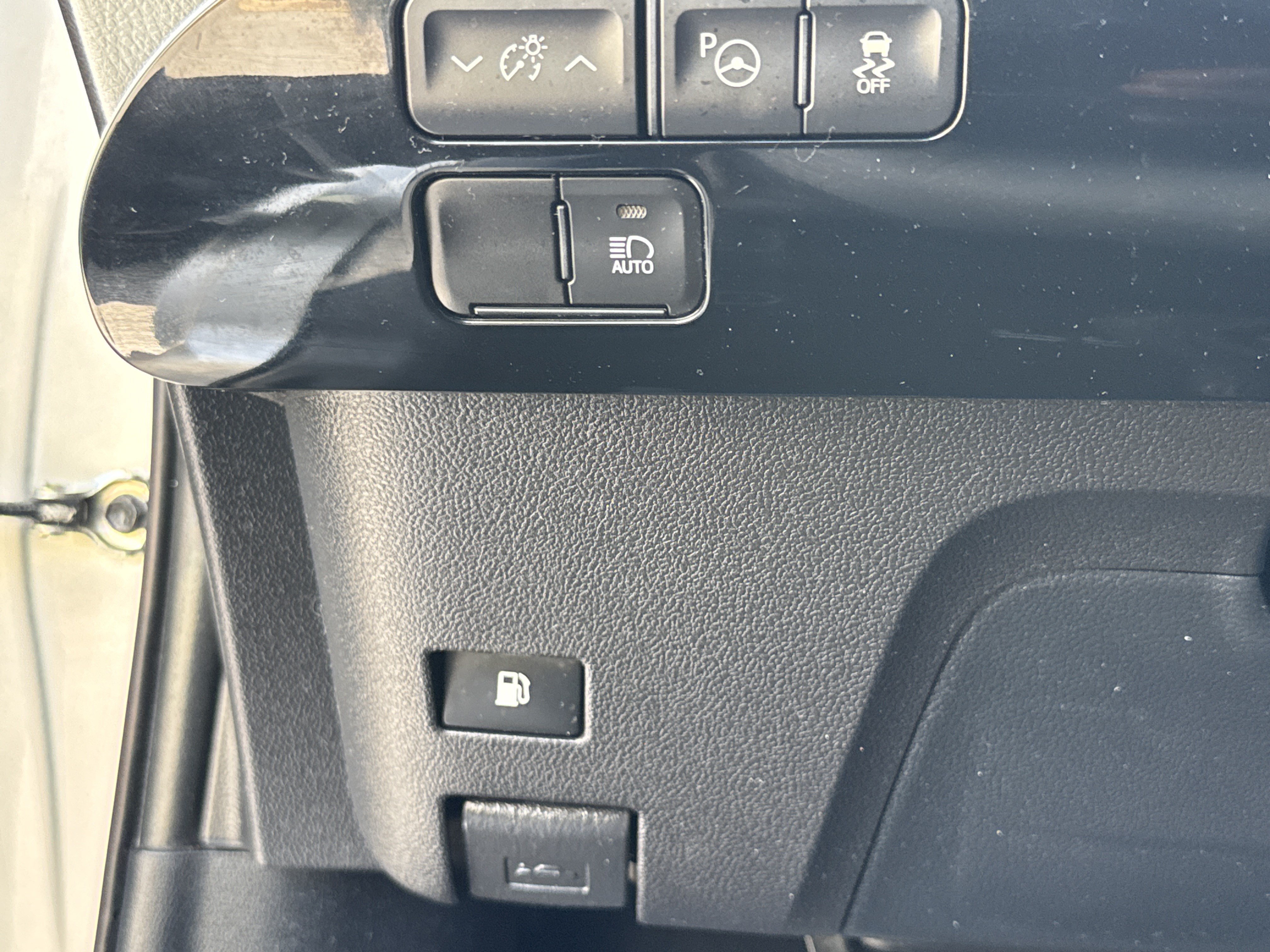 Used 2022 Toyota Prius LE FWD image 19