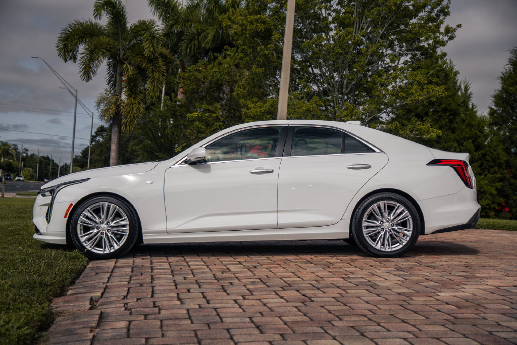 Used 2026 Cadillac CT4 Premium Luxury RWD image 2