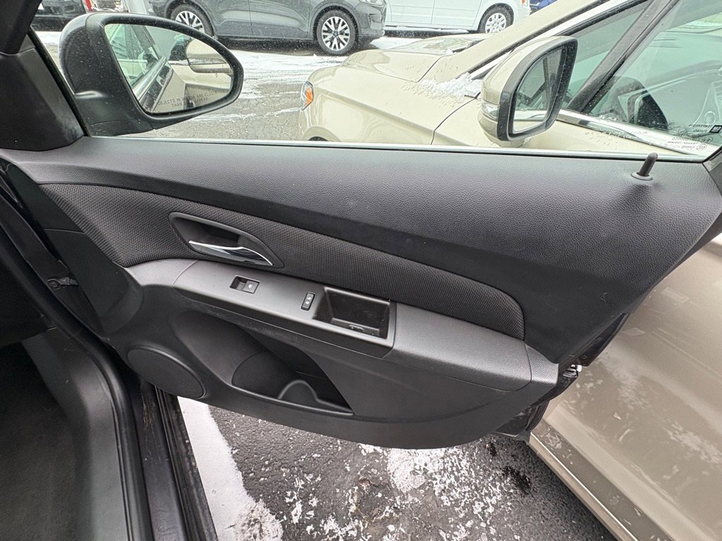 Used 2015 Chevrolet Cruze LT w/ Technology Package image 15