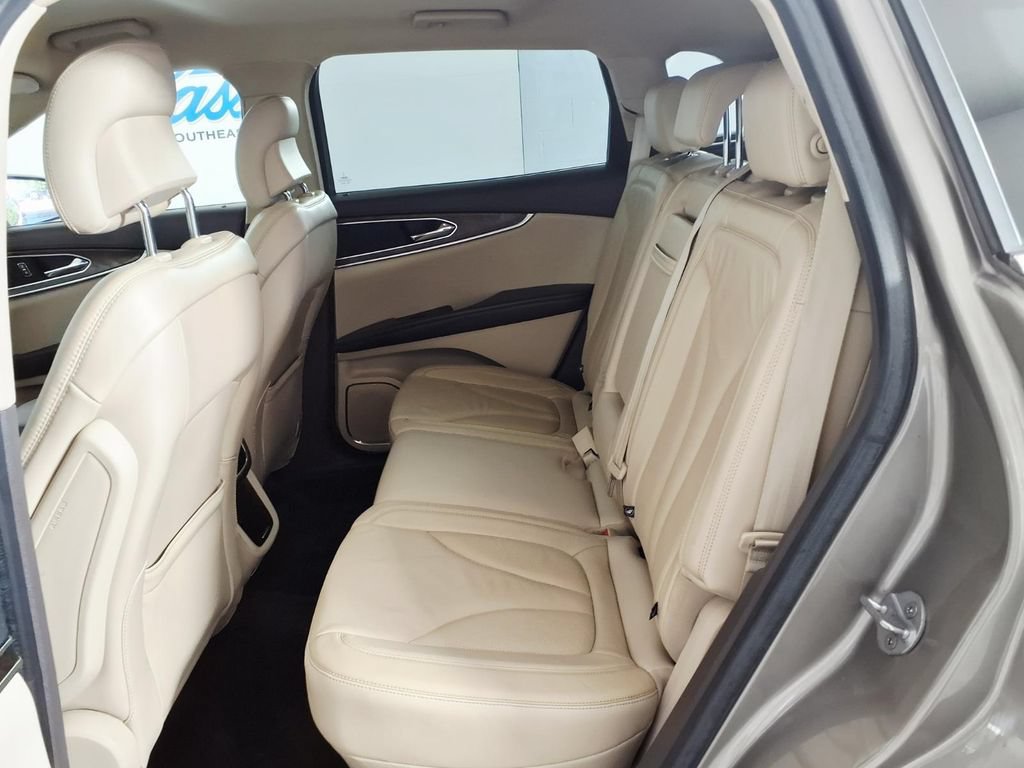 Used 2016 Lincoln MKX Select w/ Select Plus Package FWD image 11