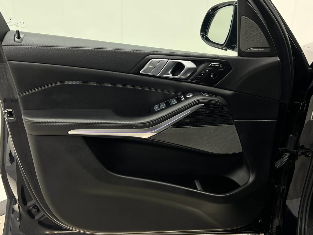 Used 2022 BMW X7 M50i w/ Cold Weather Package image 17