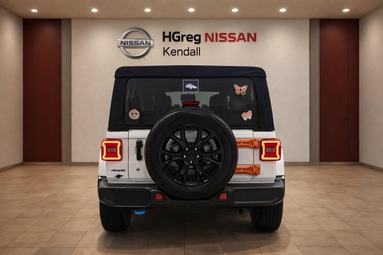 Used 2024 Jeep Wrangler Unlimited Sahara w/ Technology Group image 6