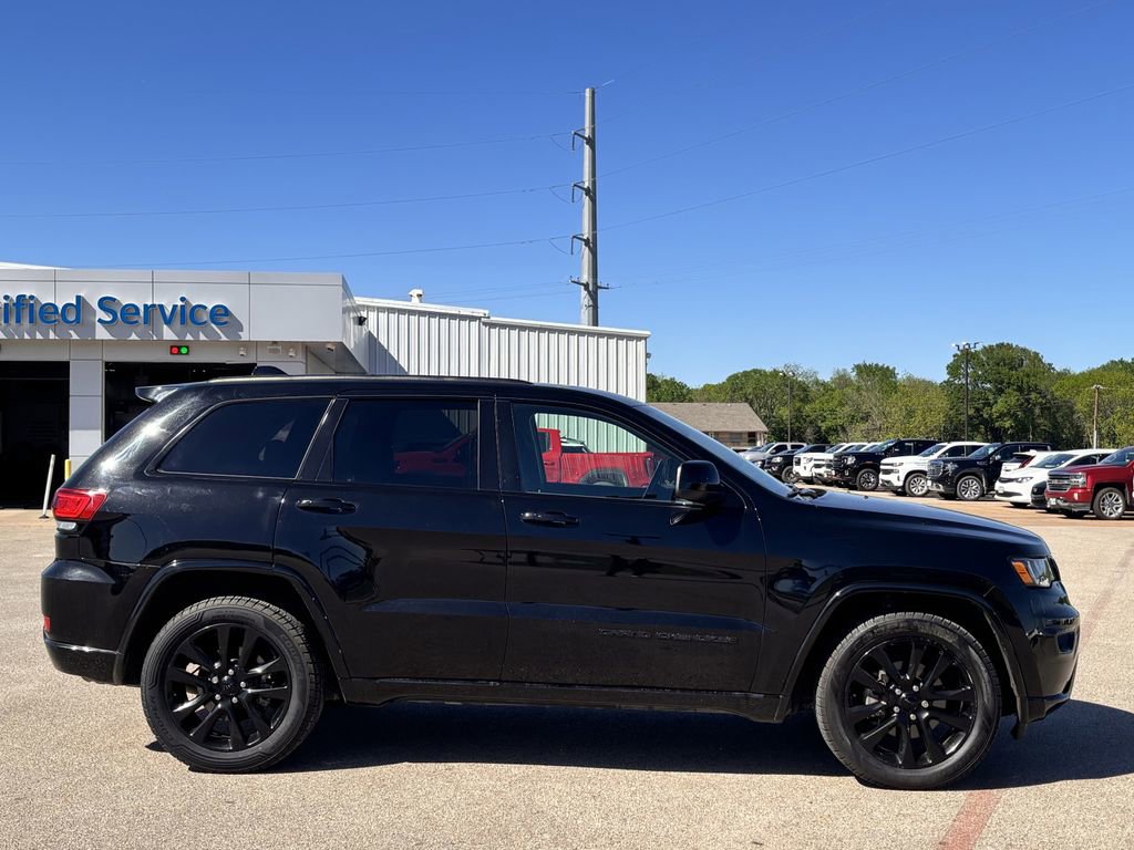Used 2019 Jeep Grand Cherokee Altitude RWD image 3