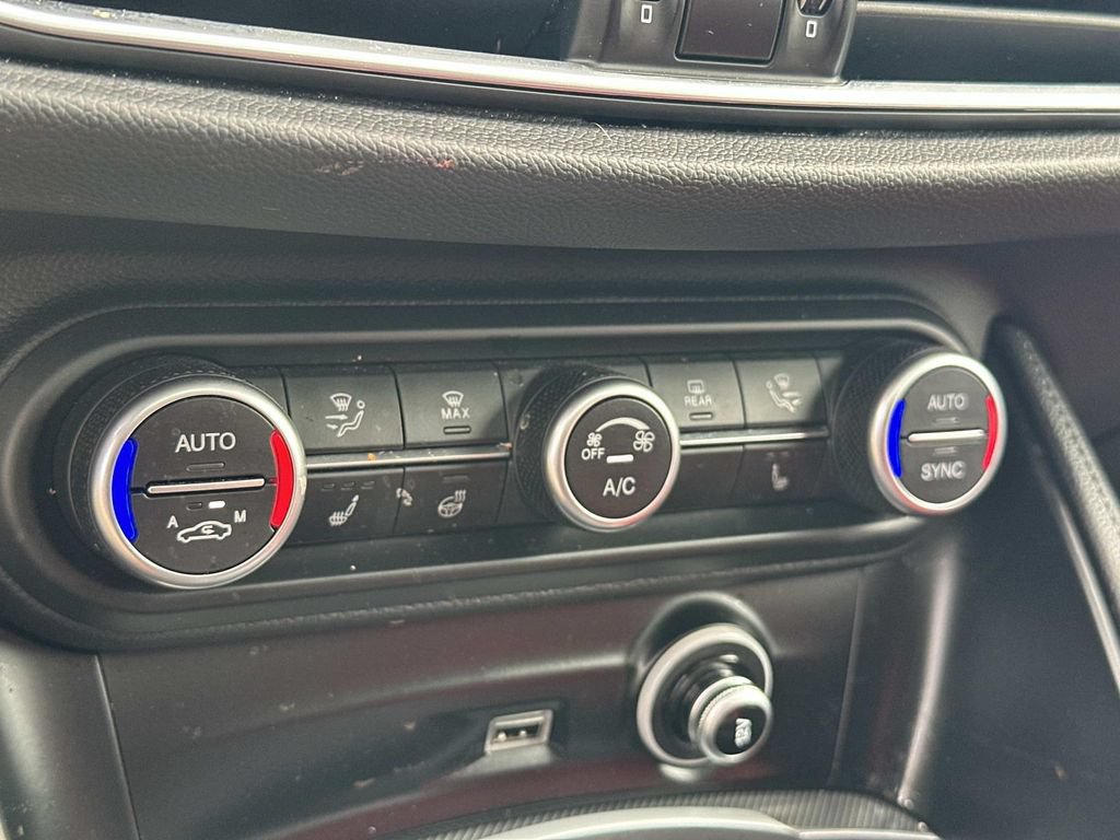 Used 2025 Alfa Romeo Stelvio Sprint w/ Veloce Package AWD/4WD image 23