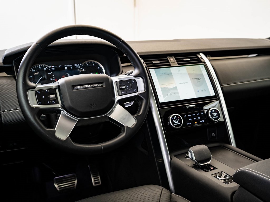 Used 2023 Land Rover Discovery S R-Dynamic image 4