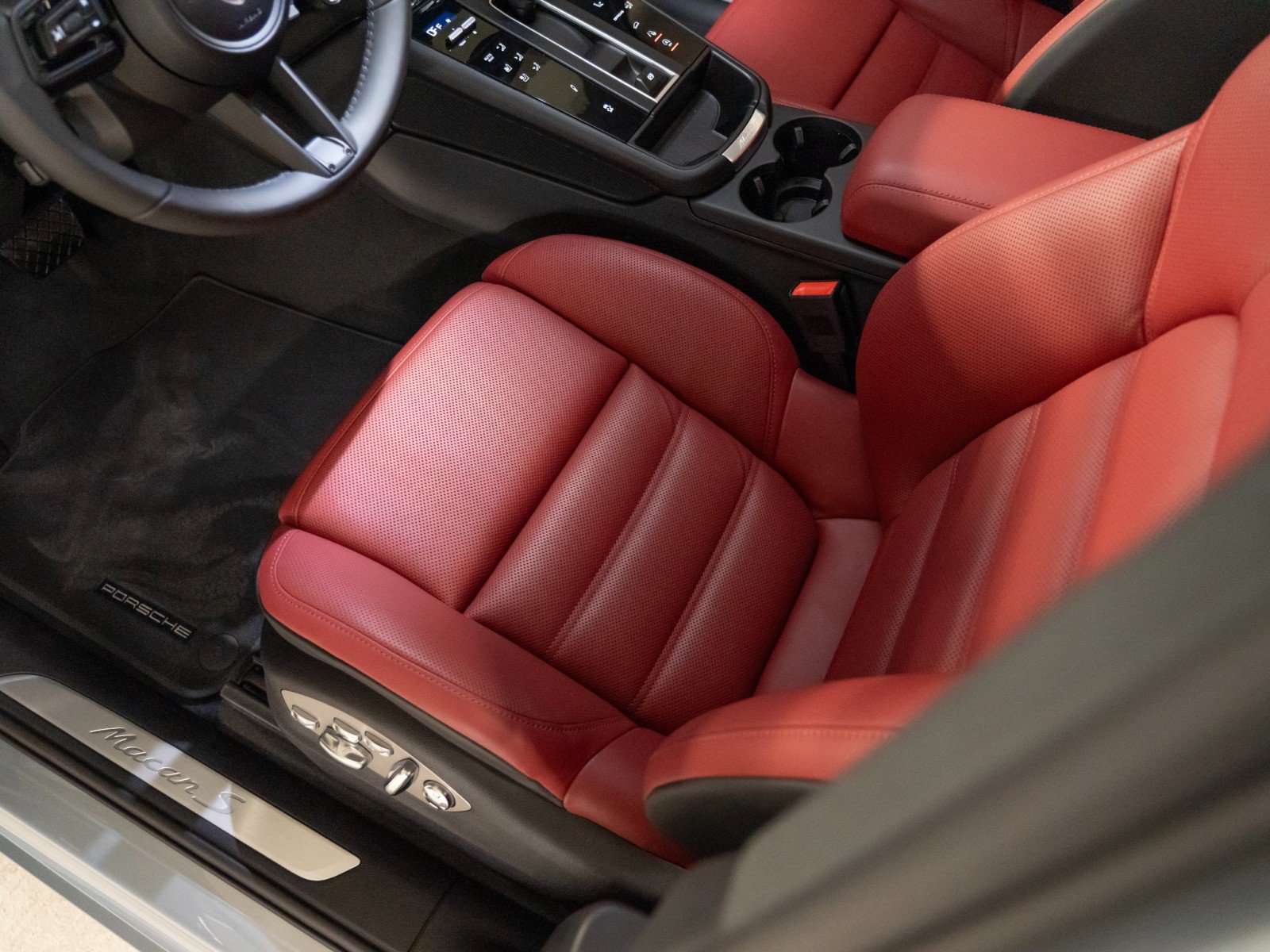 New 2026 Porsche Macan S AWD/4WD image 14