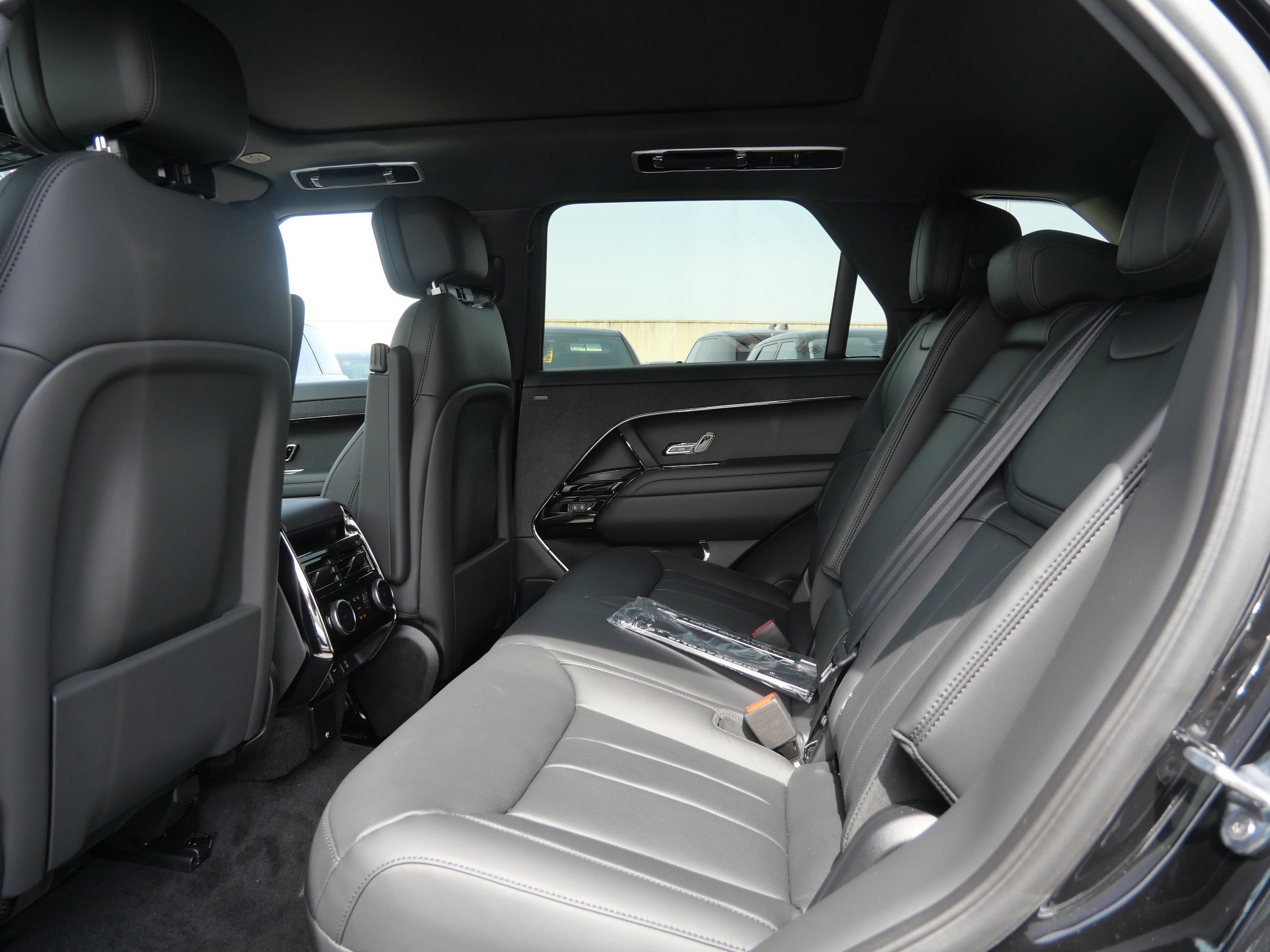 New 2026 Land Rover Range Rover Sport Dynamic SE AWD/4WD image 5