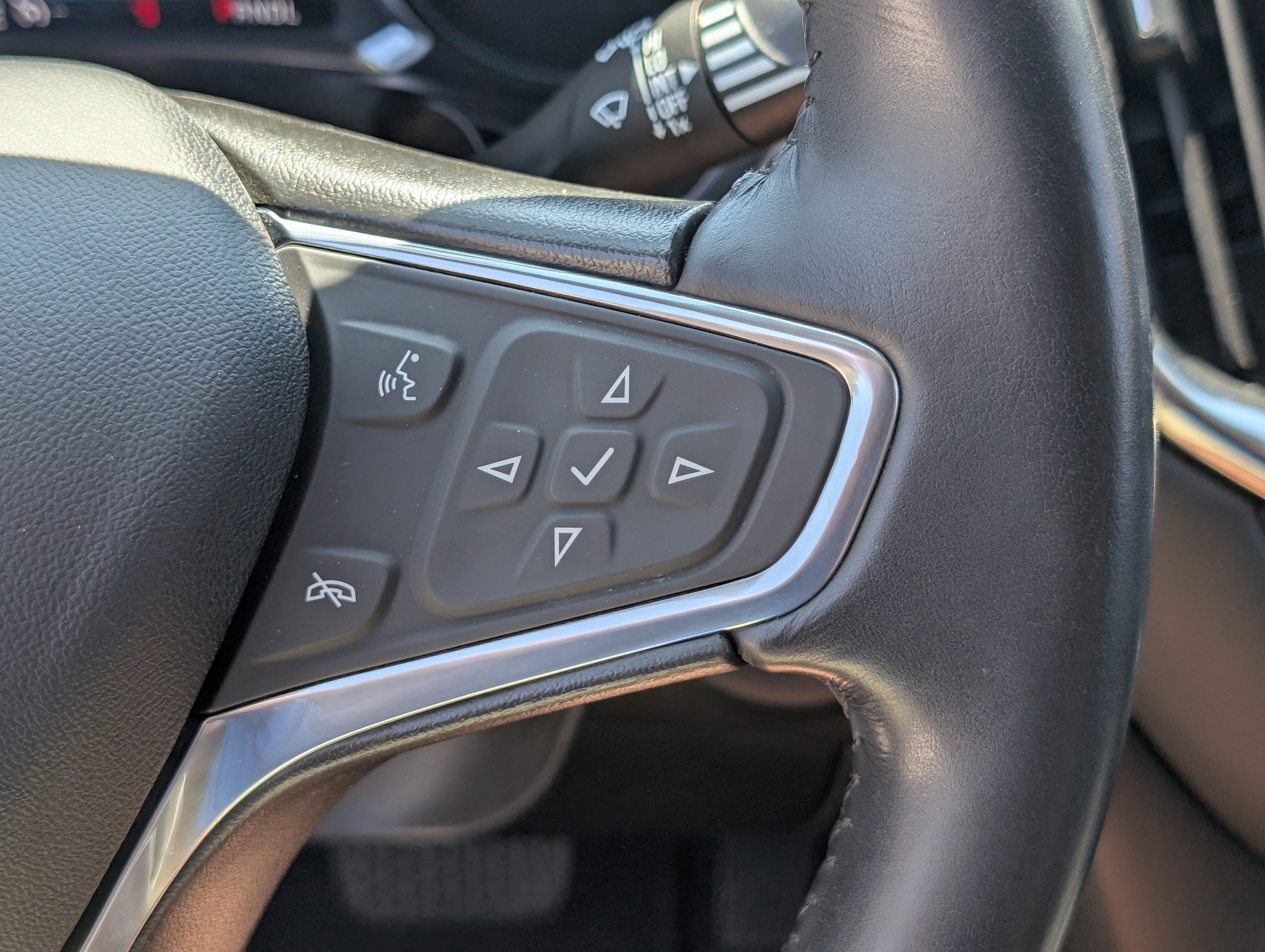 Used 2022 Chevrolet Equinox LT w/ Driver Convenience Package image 22