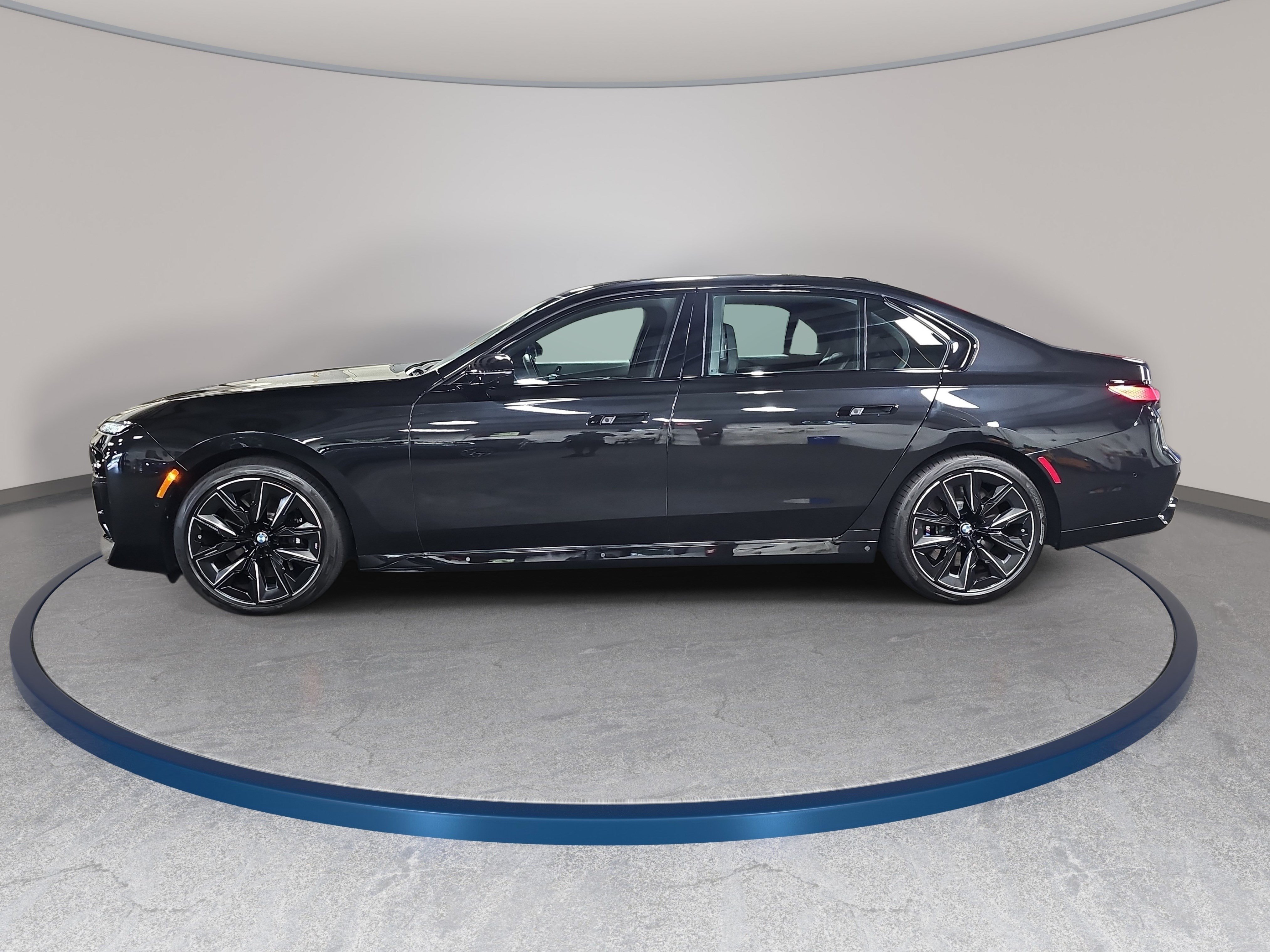 Used 2025 BMW 760i xDrive w/ Executive Package AWD/4WD image 9