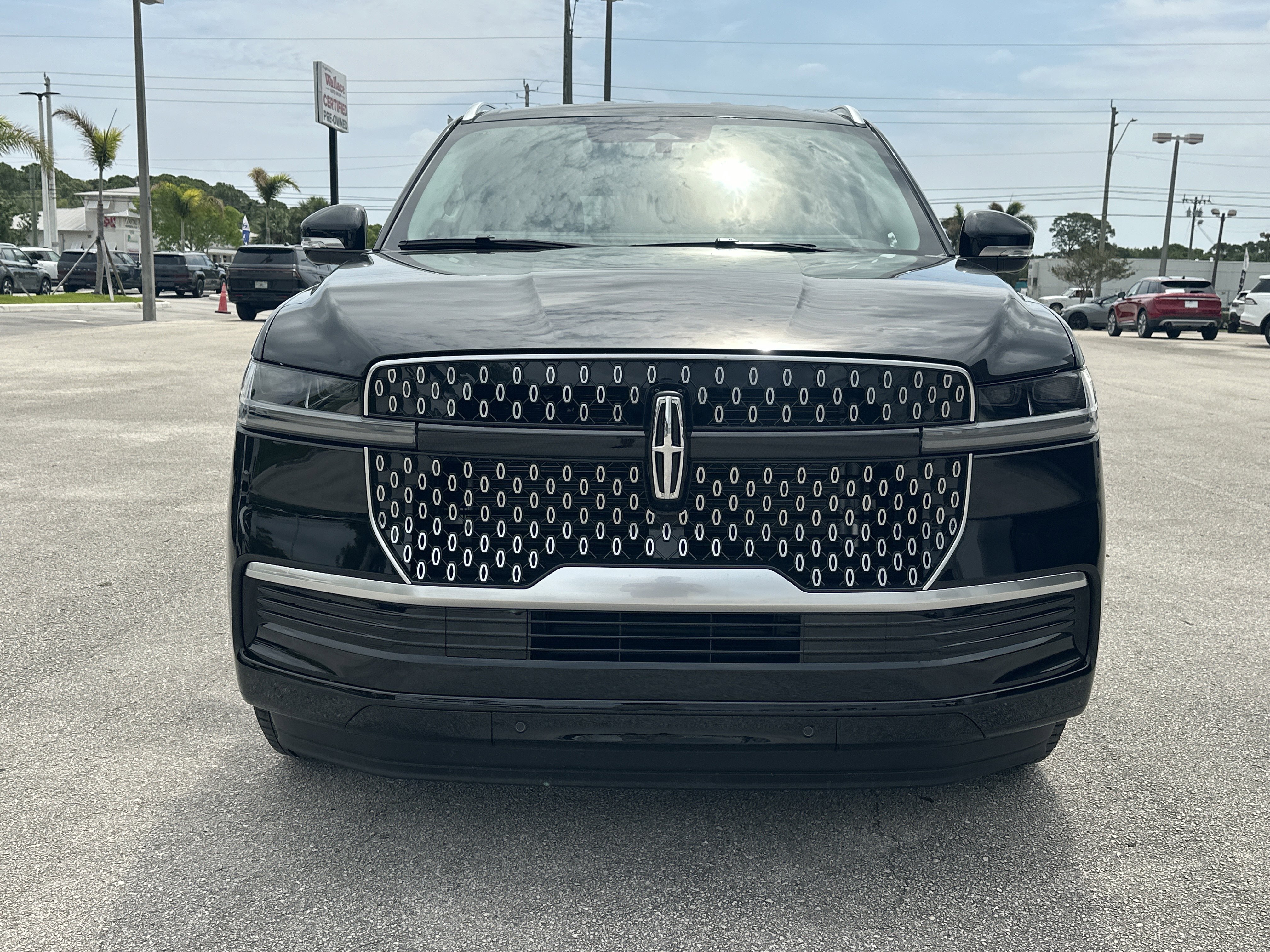 New 2026 Lincoln Navigator L Premier AWD/4WD image 3