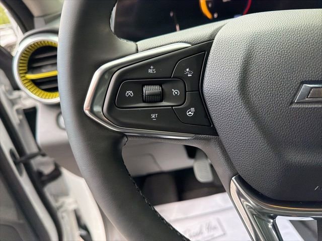 Used 2025 Chevrolet Trax ACTIV FWD image 23