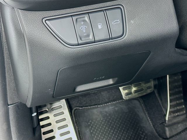 Certified 2025 Genesis G70 3.3T Advanced image 10