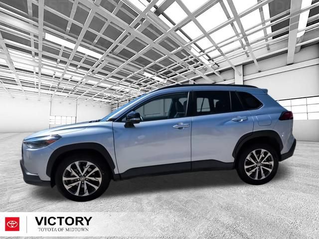 Certified 2025 Toyota Corolla Cross XLE FWD image 6