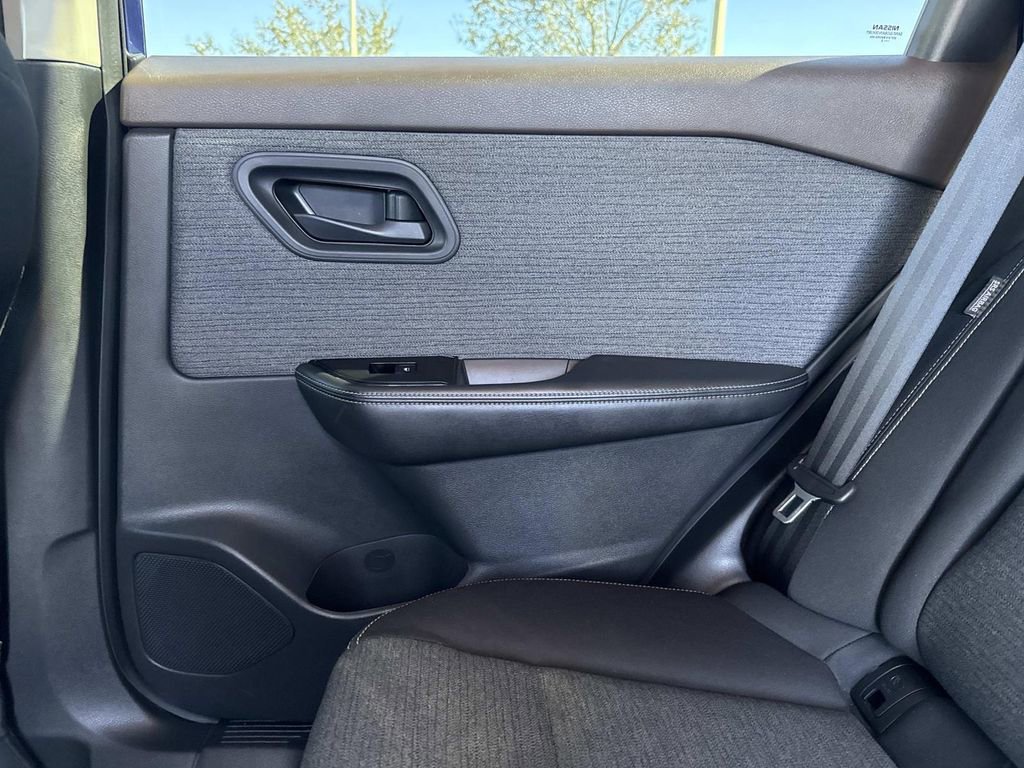 Used 2022 Nissan Rogue S image 19