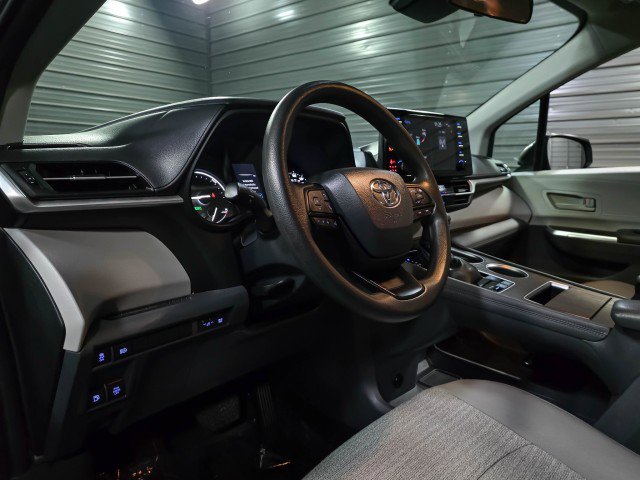 Used 2023 Toyota Sienna LE image 10