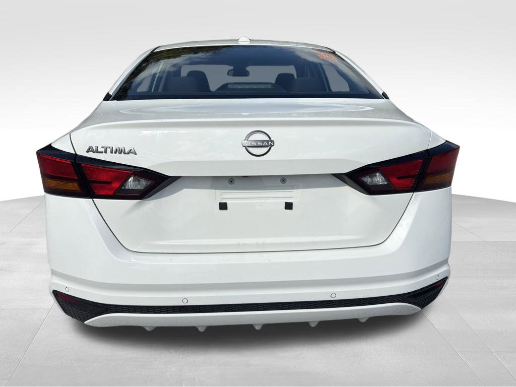 Used 2025 Nissan Altima 2.5 SV FWD image 13