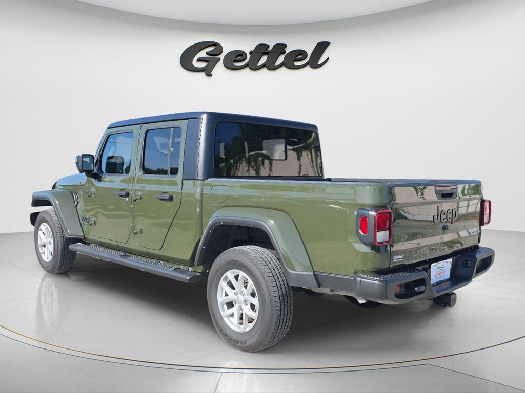 Used 2023 Jeep Gladiator Sport AWD/4WD image 14