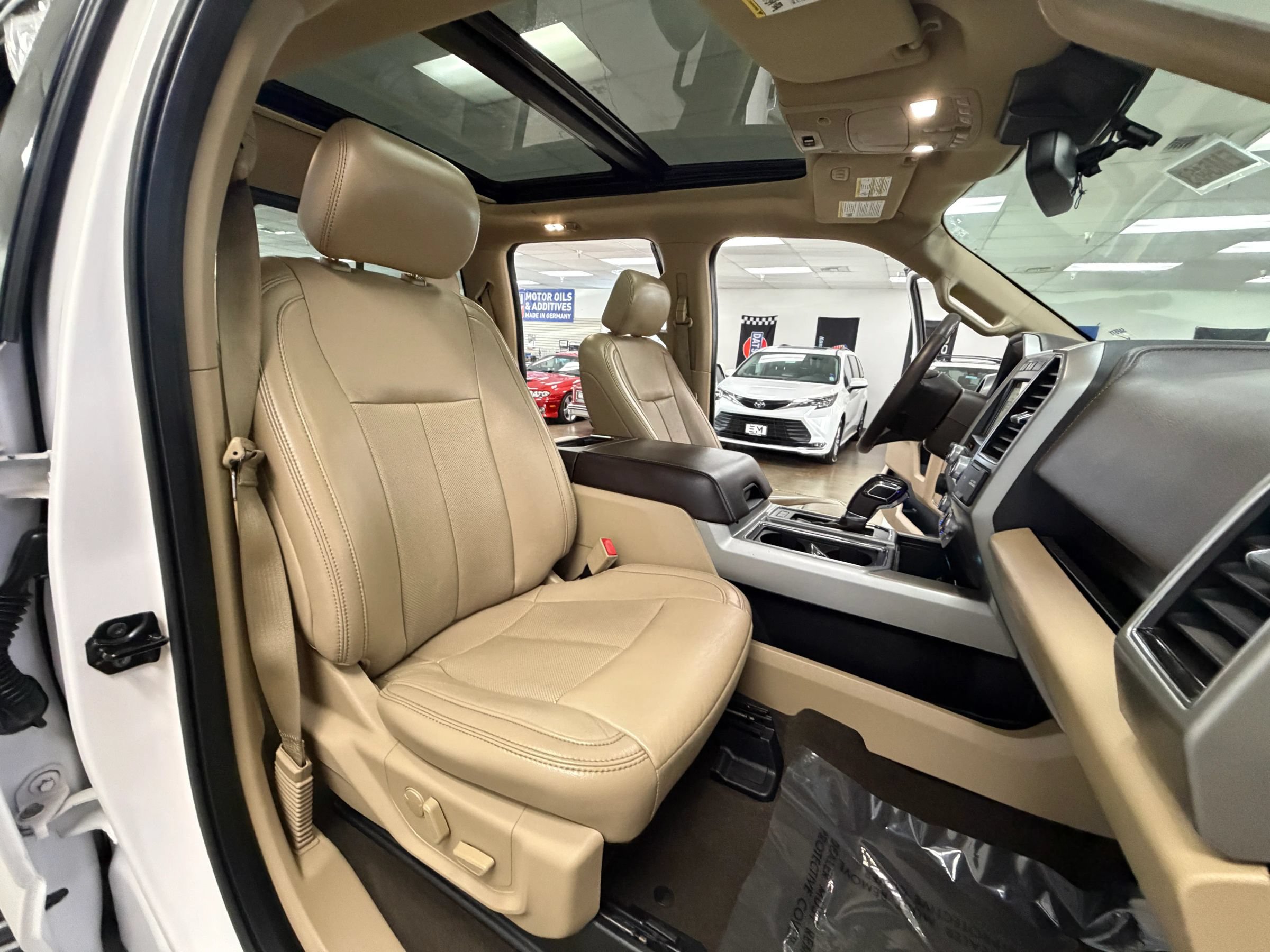 Used 2019 Ford F150 Lariat w/ Equipment Group 502A Luxury AWD/4WD image 31