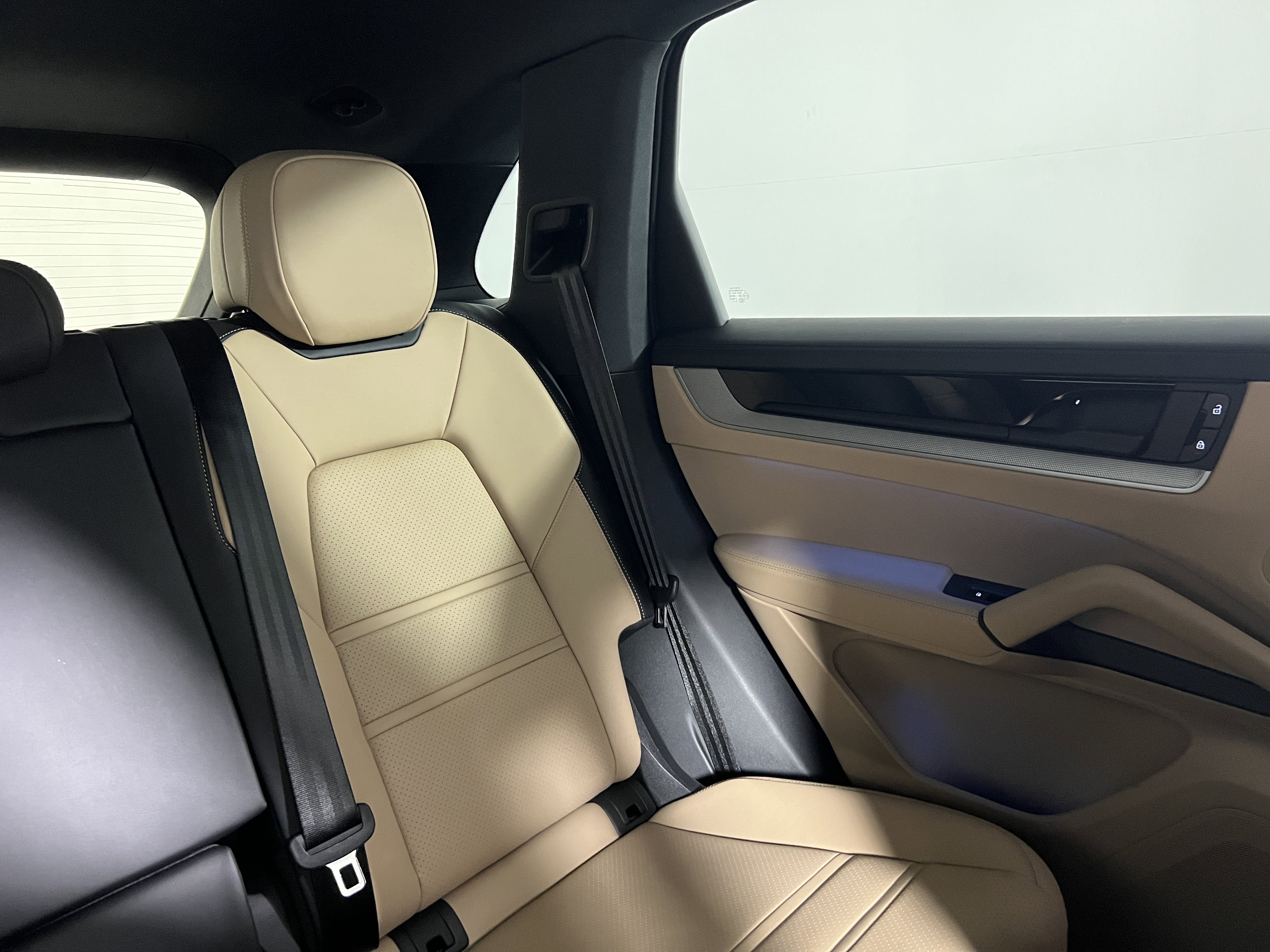 Certified 2026 Porsche Cayenne E-Hybrid AWD/4WD image 17