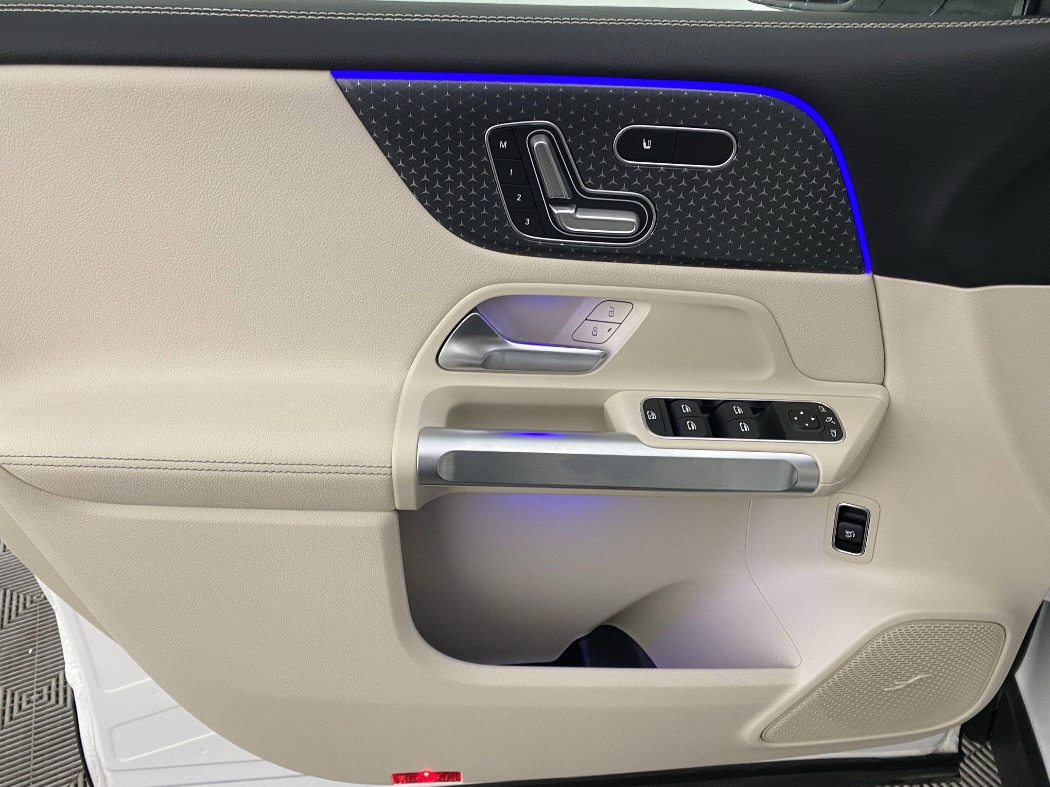 Certified 2025 Mercedes-Benz GLB 250 4MATIC image 11