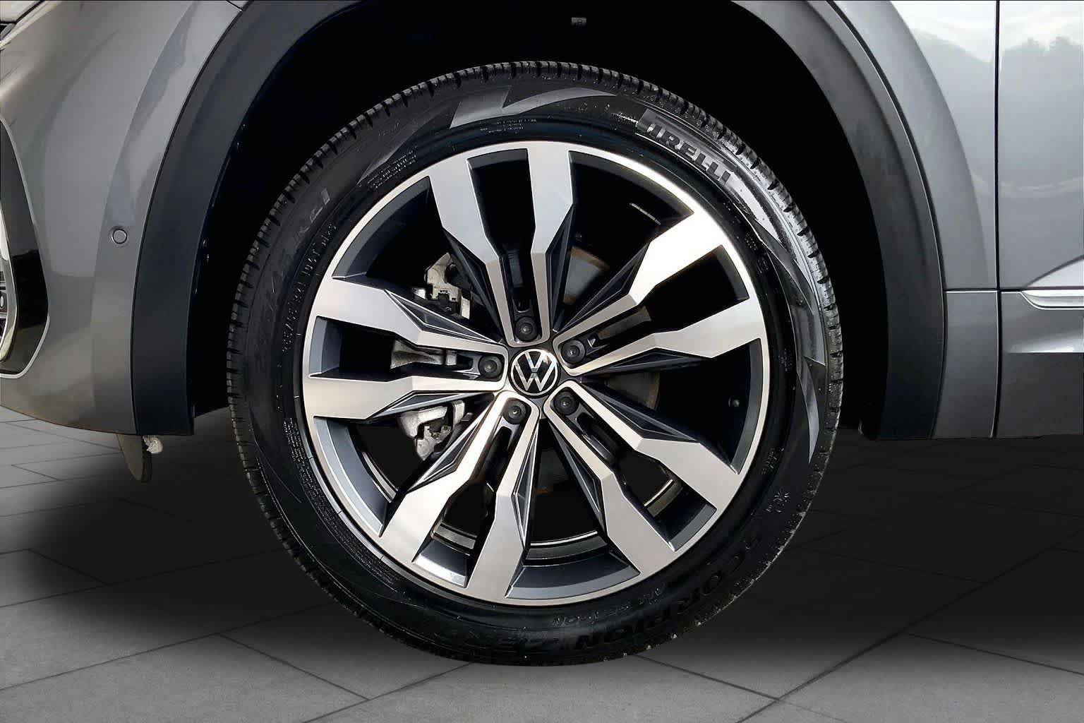 Used 2023 Volkswagen Atlas SEL Premium AWD/4WD image 11