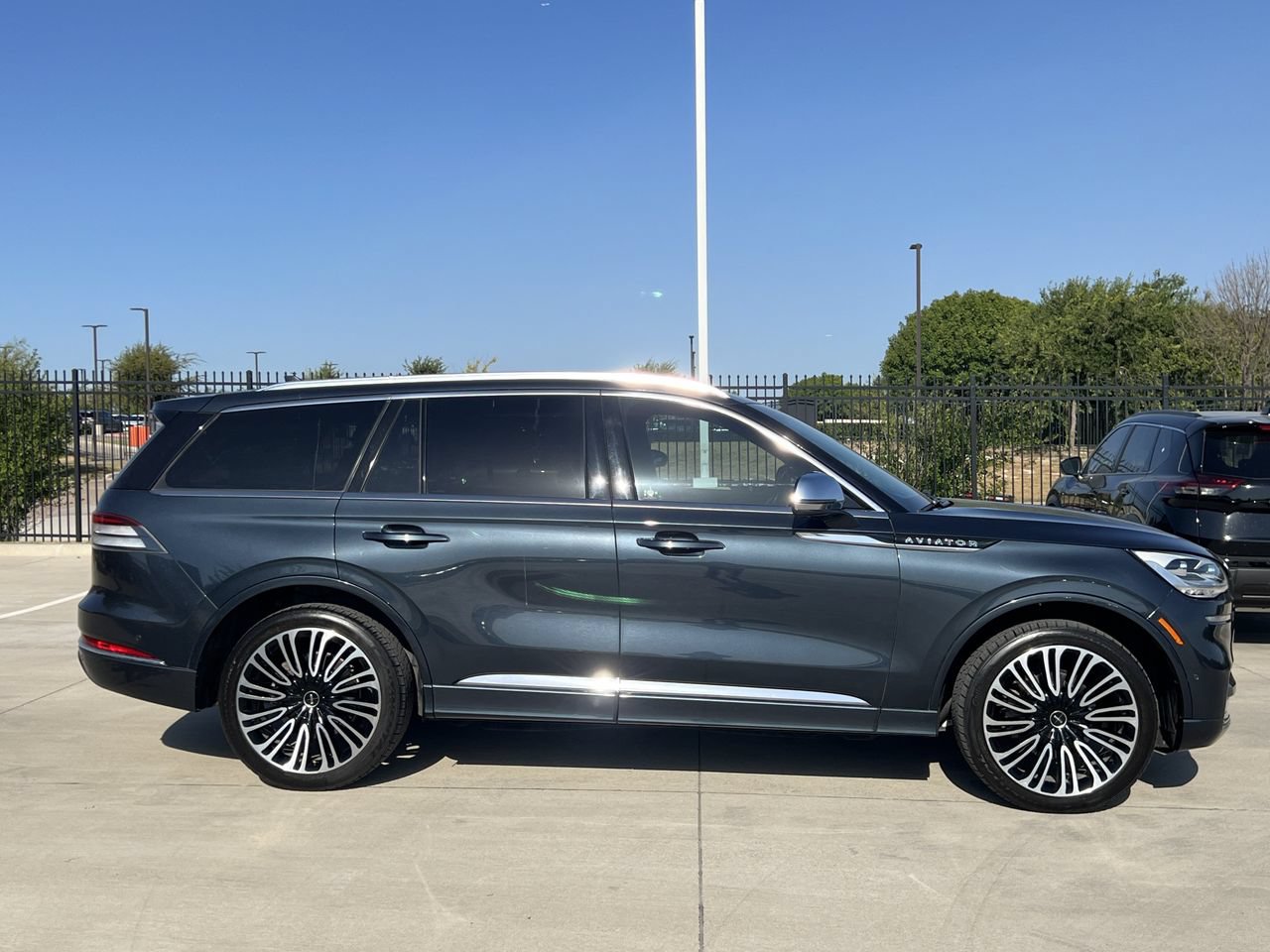 Used 2021 Lincoln Aviator Black Label w/ Dynamic Handling Package AWD/4WD image 3
