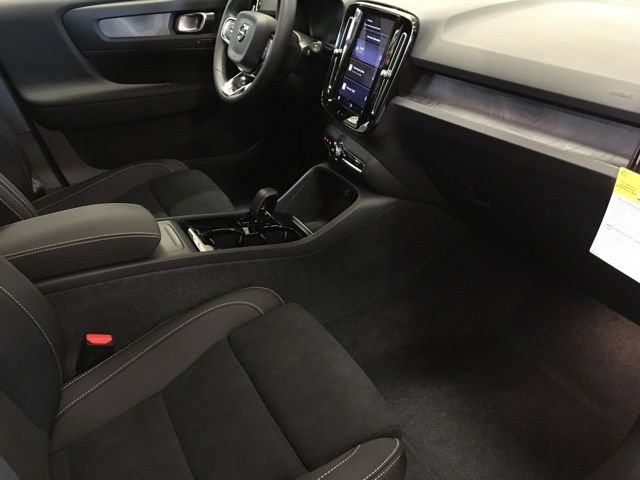 New 2024 Volvo XC40 Recharge Plus w/ Protection Package Premier RWD image 36