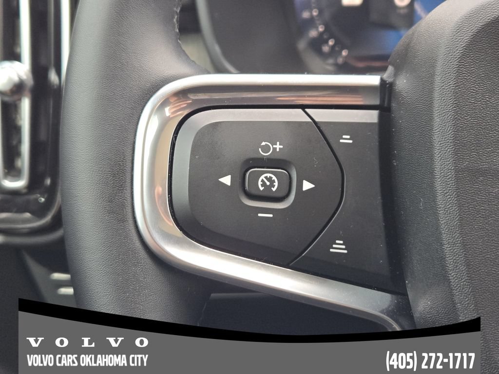 Certified 2025 Volvo XC40 B5 Core AWD/4WD image 22
