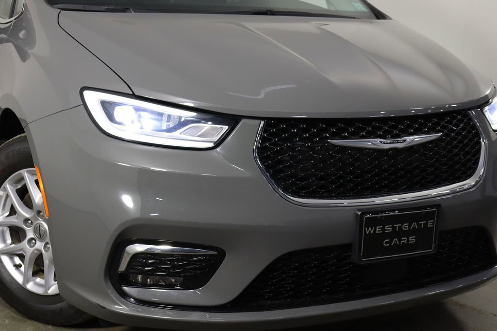 Used 2023 Chrysler Pacifica Touring-L image 42