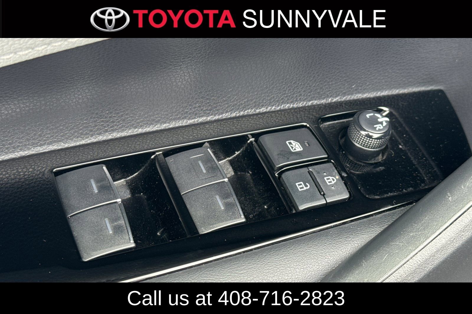 Used 2023 Toyota Corolla SE w/ SE Premium Package image 18