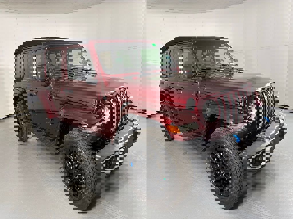 Used 2022 Jeep Wrangler Unlimited Sahara image 2