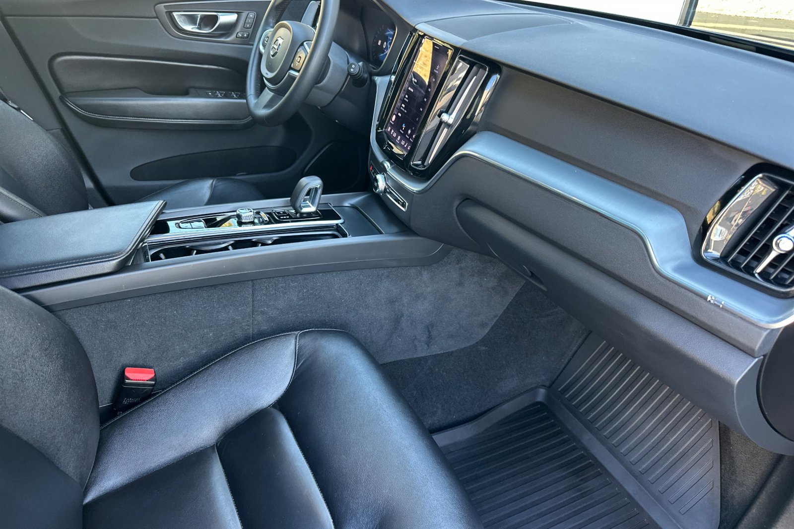 Certified 2023 Volvo XC60 B5 Core w/ Climate Package image 18