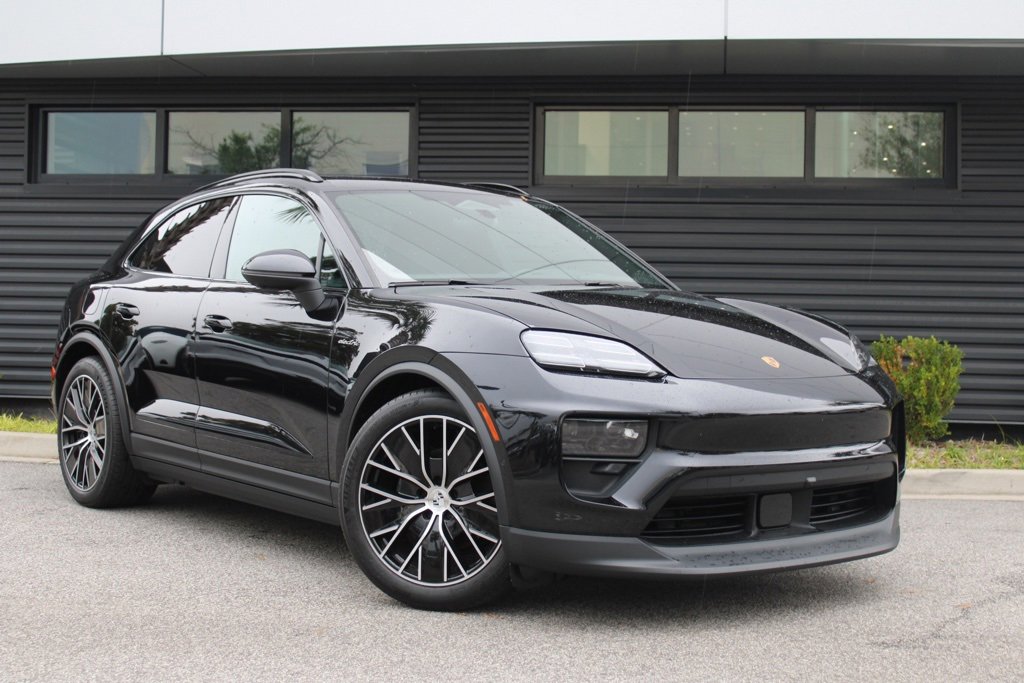 Used 2025 Porsche Macan Electric image 9