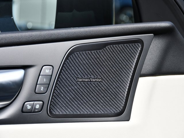 New 2026 Volvo XC60 T8 Ultra w/ Protection Package Premier image 11