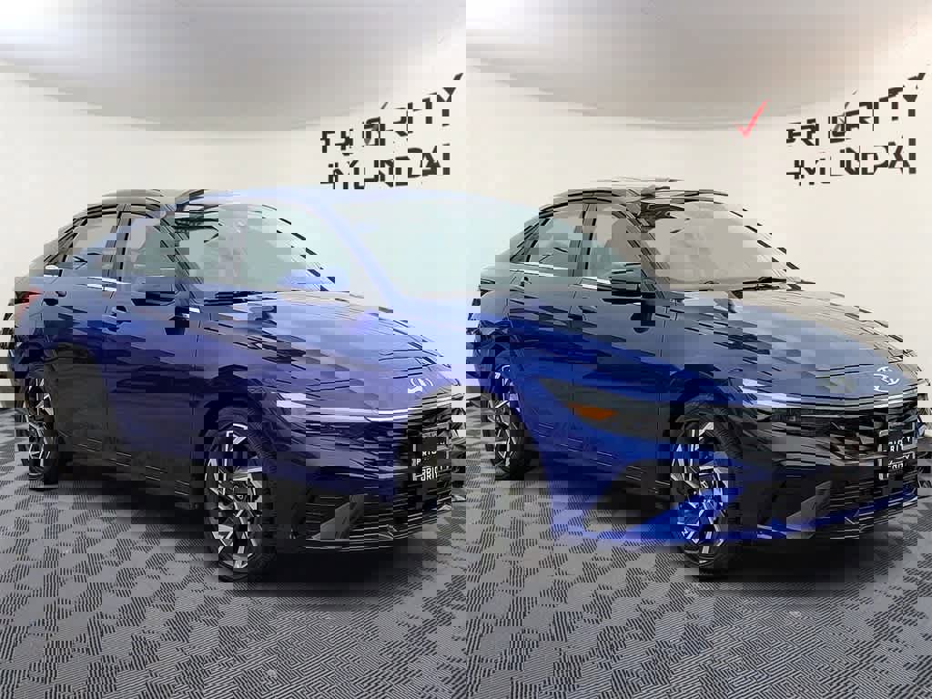 Used 2025 Hyundai Elantra Limited image 3