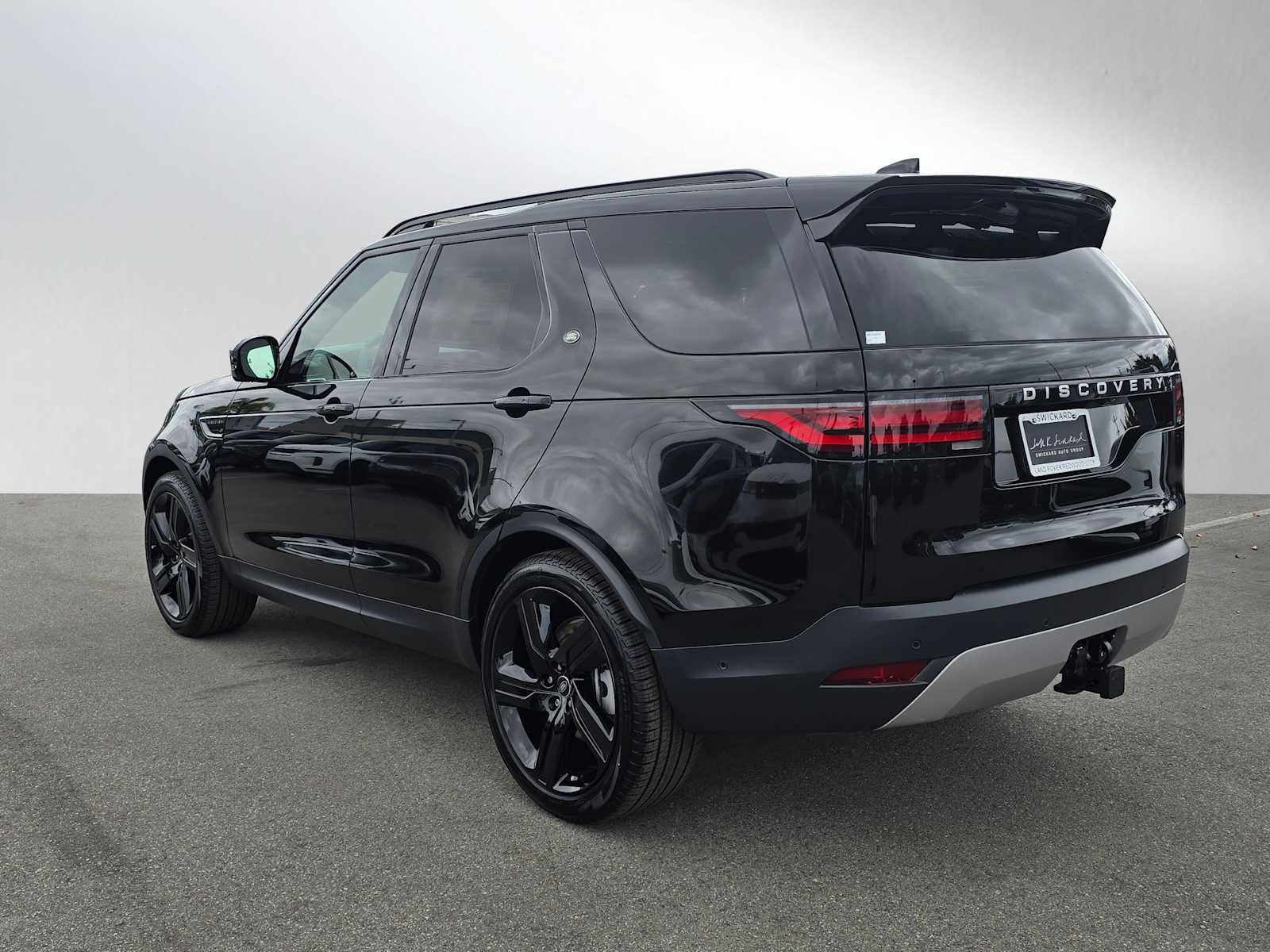 New 2025 Land Rover Discovery S image 3