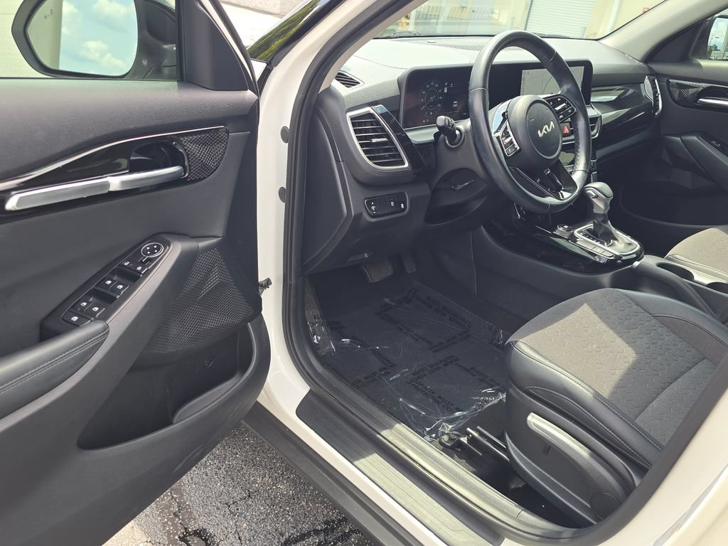 Used 2024 Kia Seltos S FWD image 9