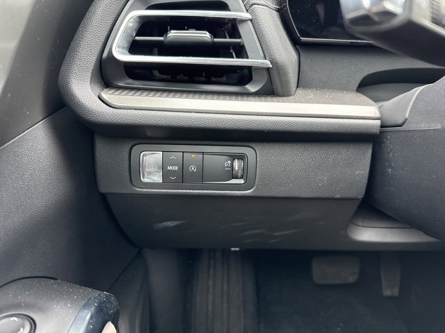 Used 2025 Chevrolet Traverse LT image 22