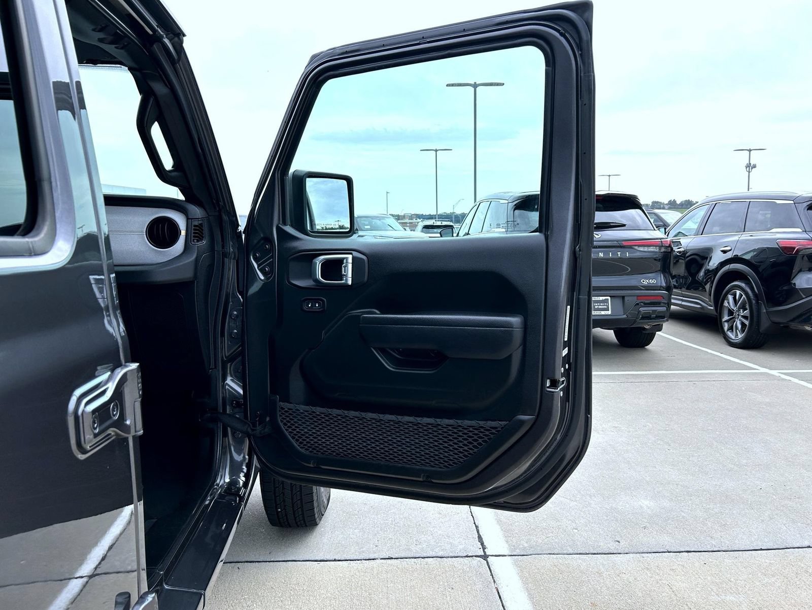 Used 2025 Jeep Wrangler Unlimited Sport AWD/4WD image 16