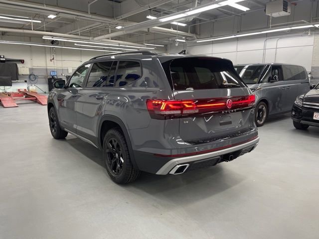 New 2026 Volkswagen Atlas Peak Edition image 2