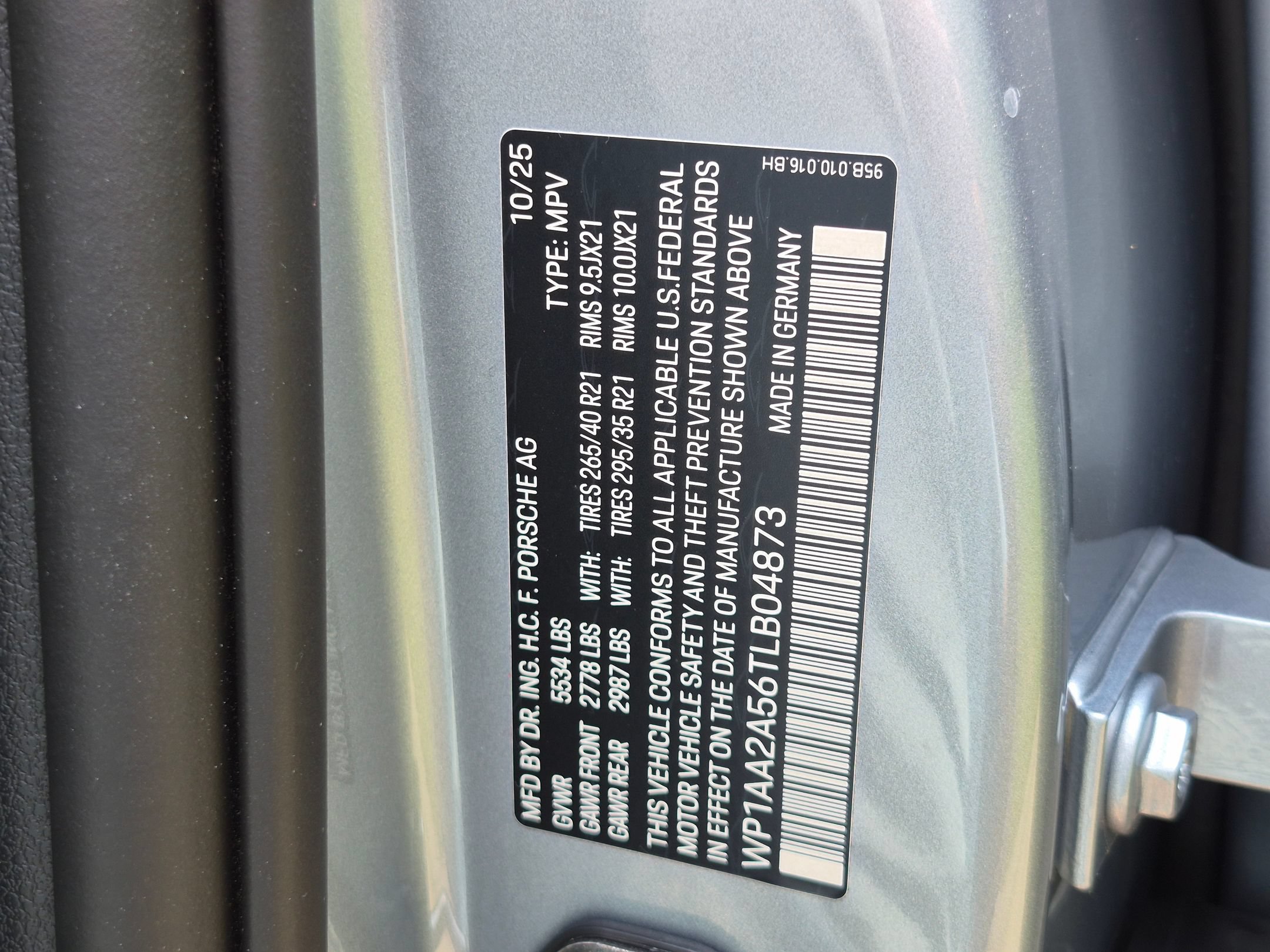Certified 2026 Porsche Macan AWD/4WD image 38