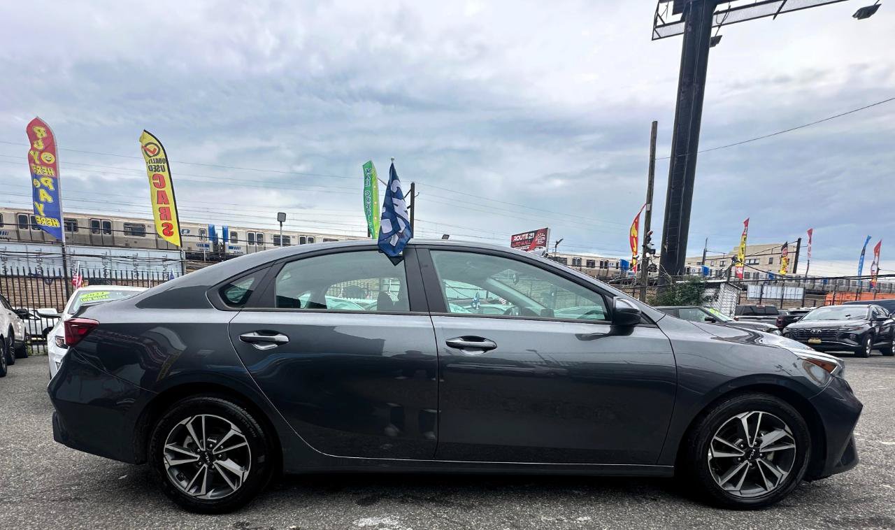 Used 2024 Kia Forte LXS FWD image 3