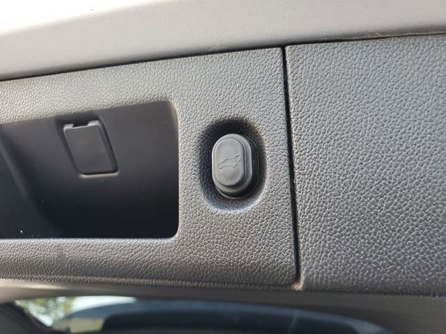 Used 2017 Cadillac Escalade Luxury image 39