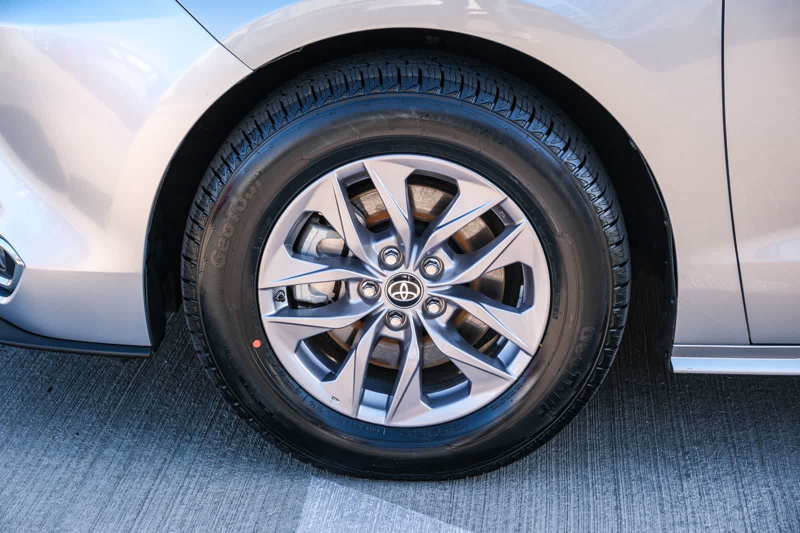 Certified 2024 Toyota Sienna XLE FWD image 10