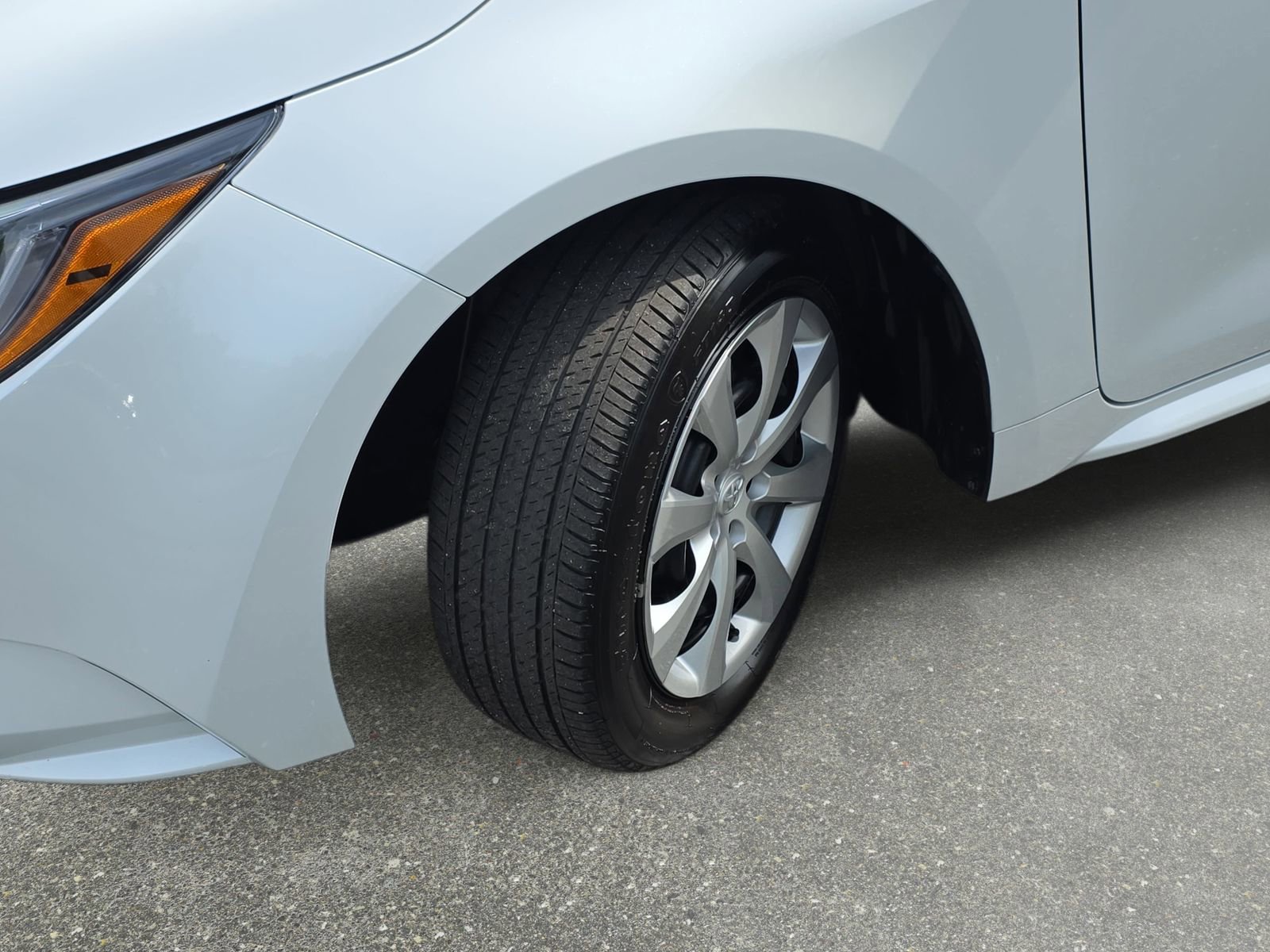 Used 2025 Toyota Corolla LE image 30